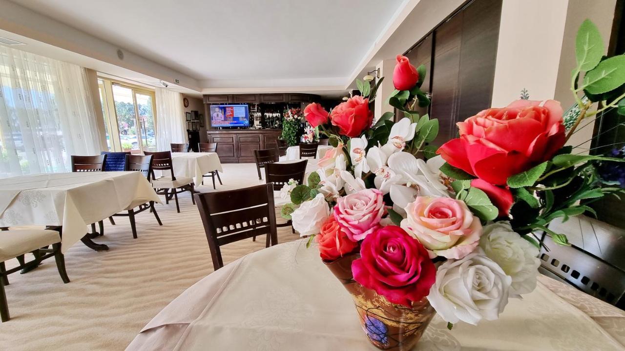 Hotel Condor Mamaia Extérieur photo