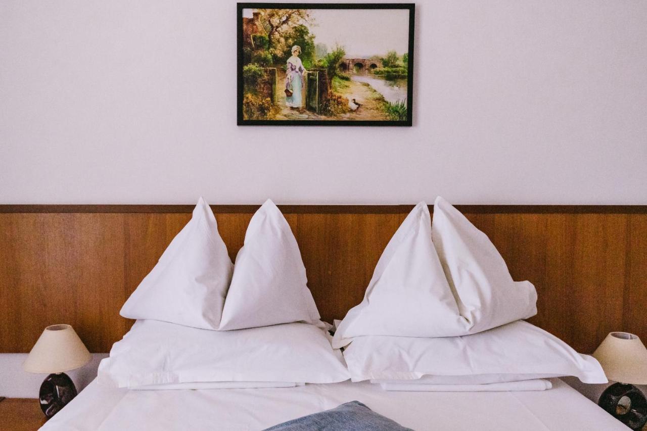 Hotel Condor Mamaia Extérieur photo