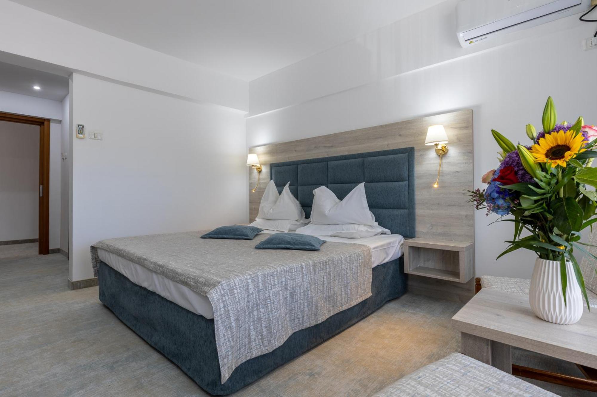 Hotel Condor Mamaia Extérieur photo