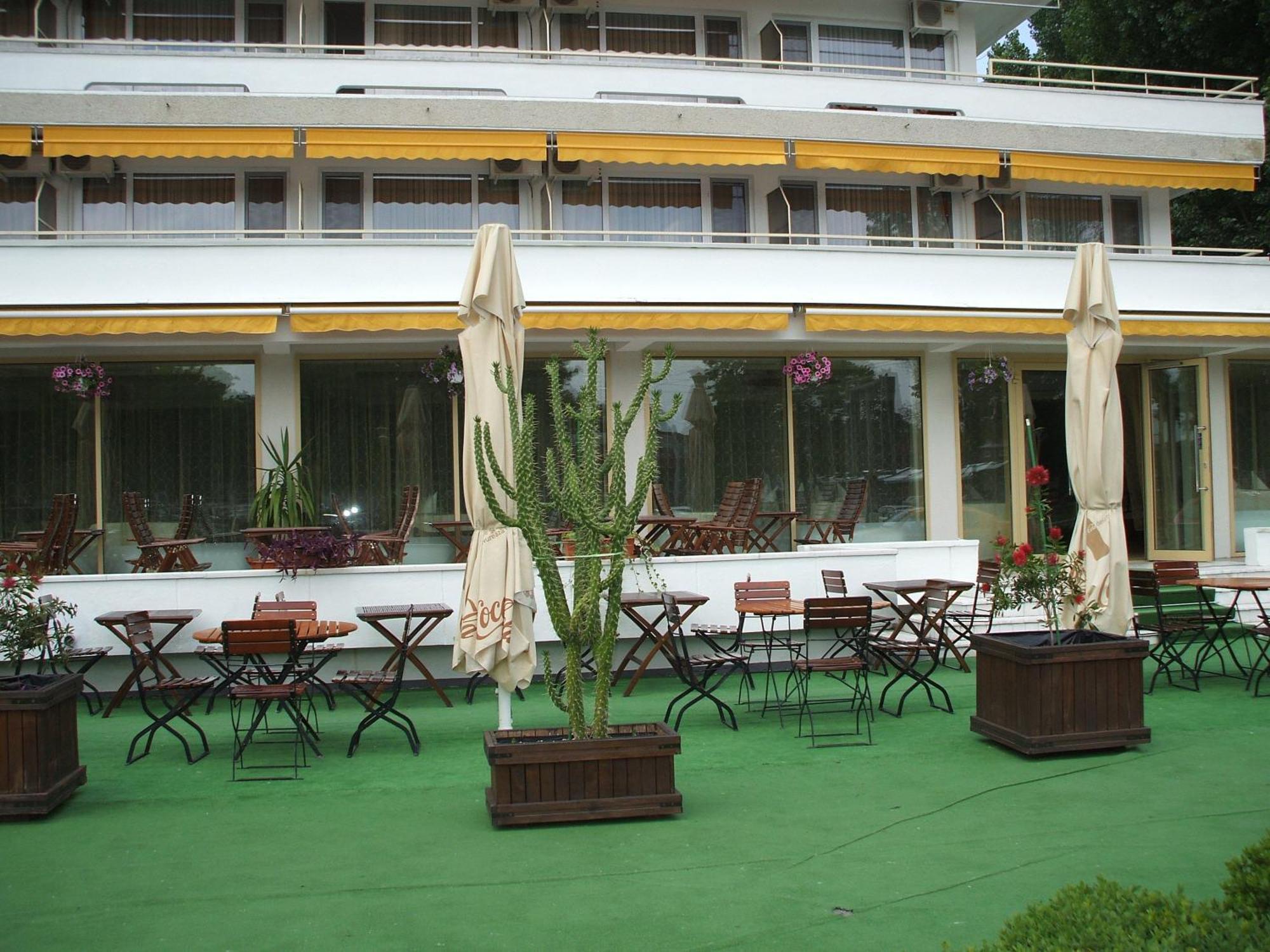 Hotel Condor Mamaia Extérieur photo